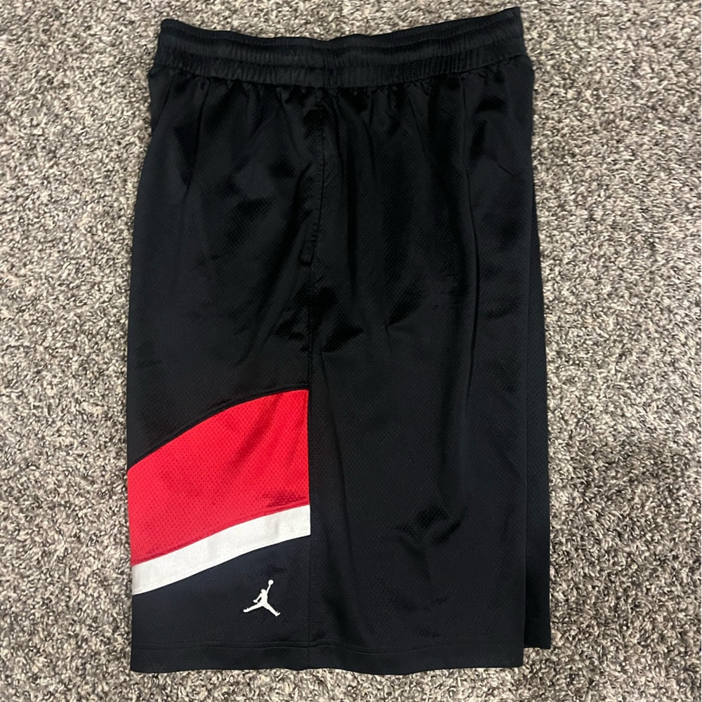 Black red and white Jordan basketball shorts size large